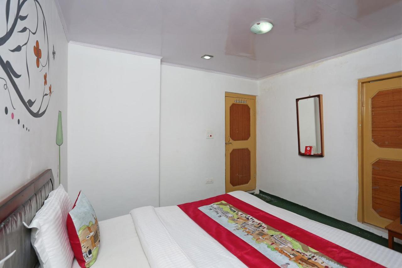 Oyo Flagship Hotel Palace Pahalgam Exterior photo